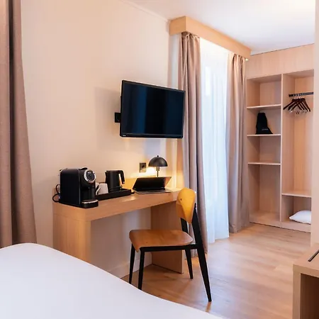 Kyriad Centre 4*