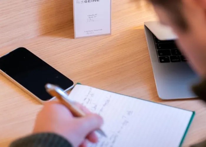 Grand De La Seine Hotel