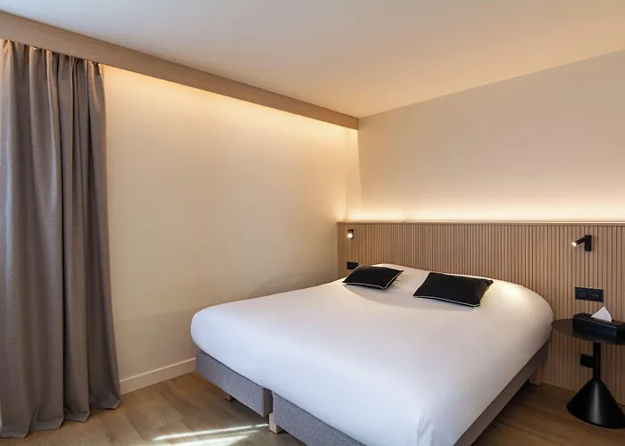 Grand De La Seine Hotel